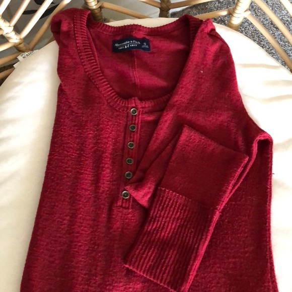 Red sweater - Picture 3 of 4